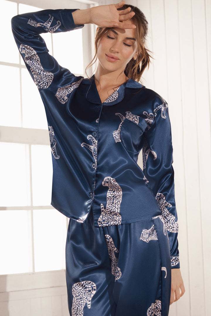 Pijama Mujer en Satín Azul Oscuro 23127 – Mayoristas ATINA y PROVÓCAME