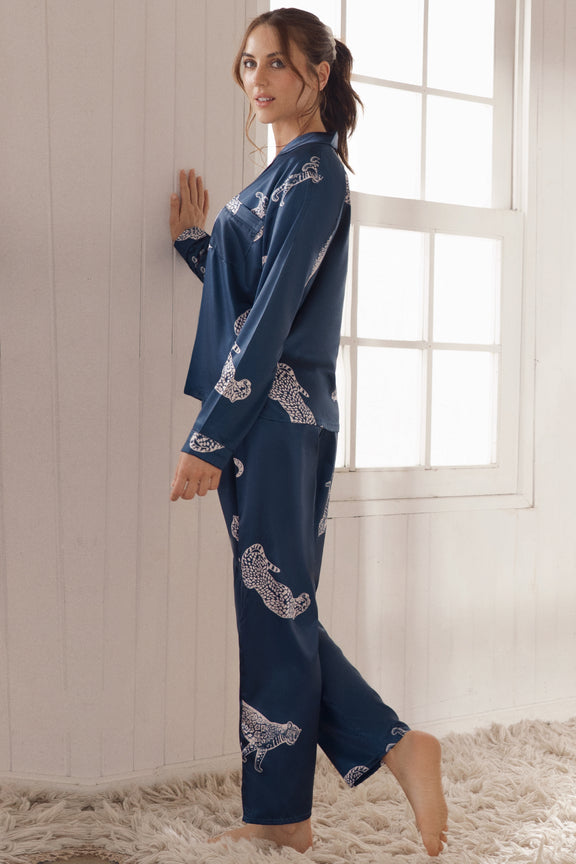 Pijama Mujer en Satín Azul Oscuro 23127 – Mayoristas ATINA y PROVÓCAME